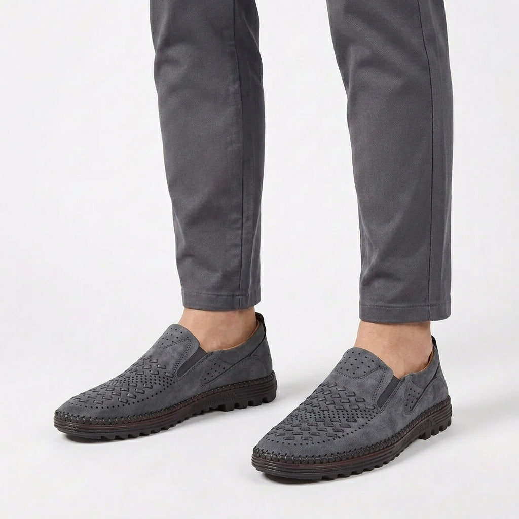 Mocassins Perforés À Finitions Cousues