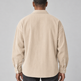 Aperçu de dos d’une veste beige clair à texture côtelée, avec col rabattu et poignets boutonnés.