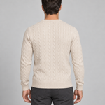 Pull écru à motif torsadé, à manches longues et col rond, présenté de dos sur un mannequin.