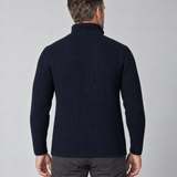 Veste homme bleu marine en maille côtelée à col montant, vue de dos cadrée à mi-cuisses