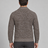 Cardigan marron café chiné à col châle et manches longues, présenté de dos en cadrage rapproché.