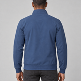 Dos d’une veste bleue portée, avec col montant, poignets et ourlet côtelés.