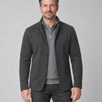 Blazer gris foncé pour homme, vue de face cadrée, porté ouvert avec col relevé et quatre boutons