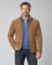 Blazer marron pour homme porté ouvert, vue de face cadrée