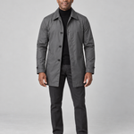 Manteau gris mi-long porté ouvert, vue de face en pied
