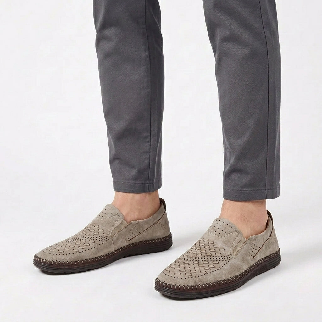 Mocassins Perforés À Finitions Cousues