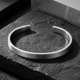 Bracelet Minimaliste À Ligne Épurée