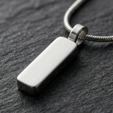 Collier Argenté À Pendentif Rectangulaire