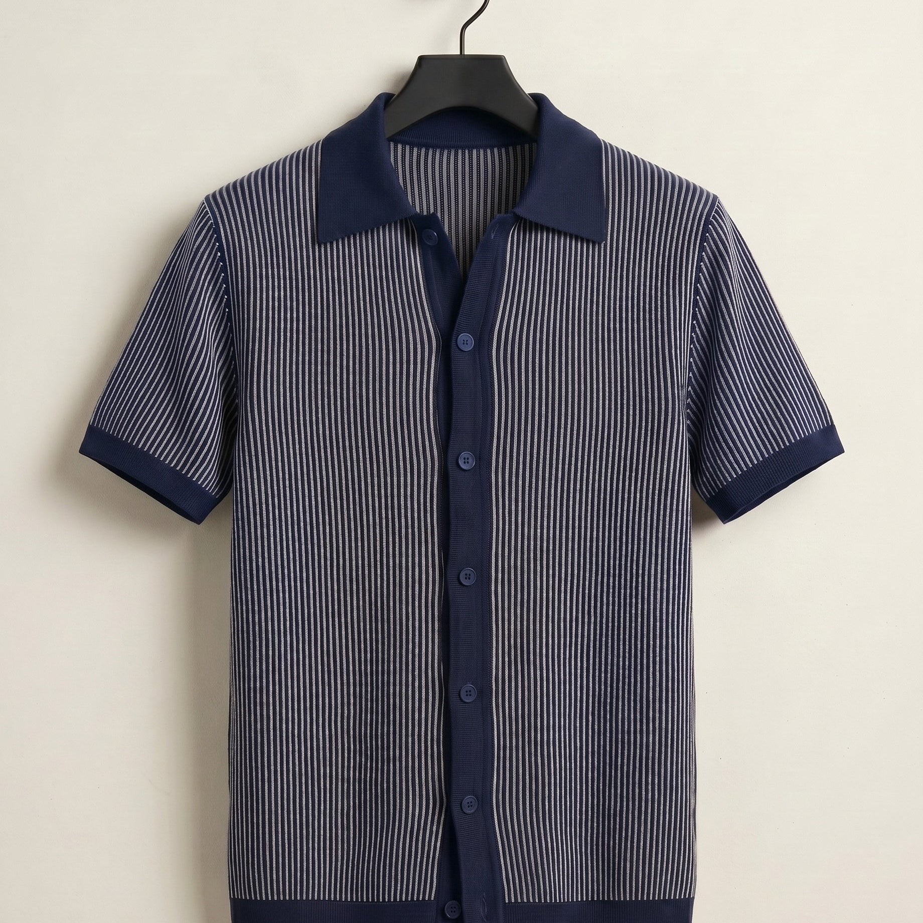 Celvoir | Polo Tricoté À Rayures Verticales Pour Hommes
